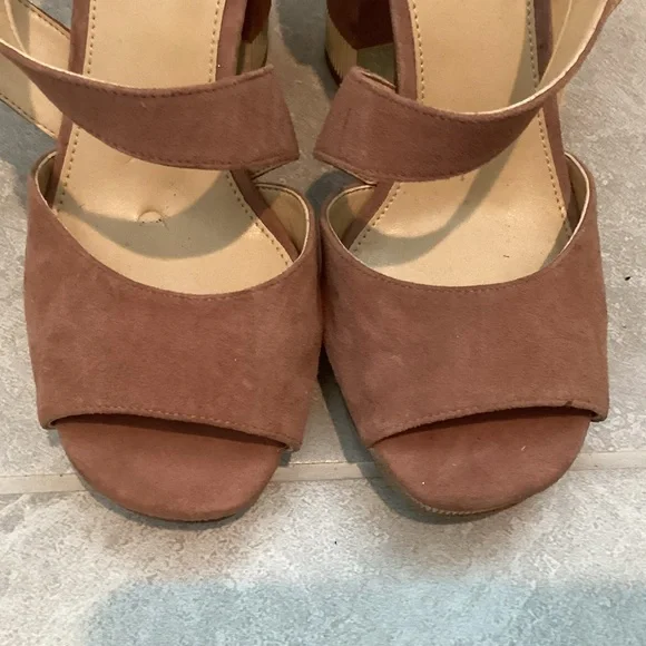 Michael Kors Platform Sandals - Picture 5 of 8